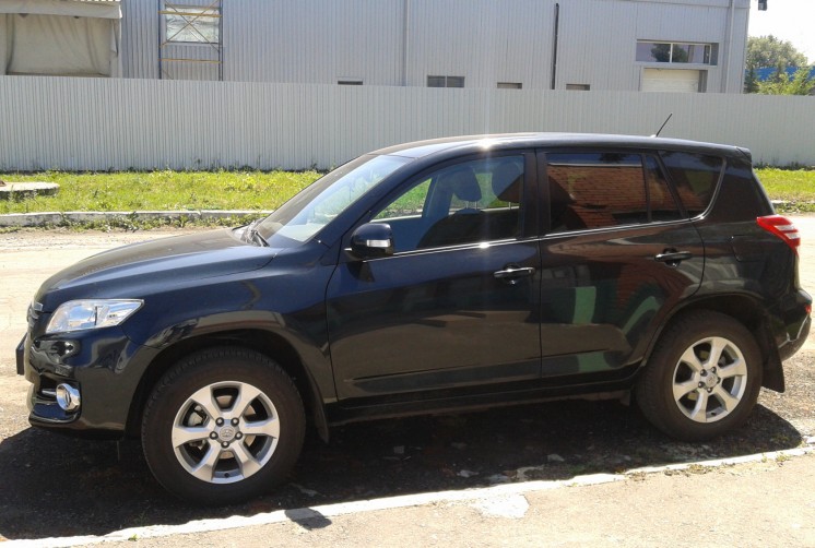 Фото отзыв о Toyota RAV4 2л 6-ст. механика (2011 г.в., 30500 км)