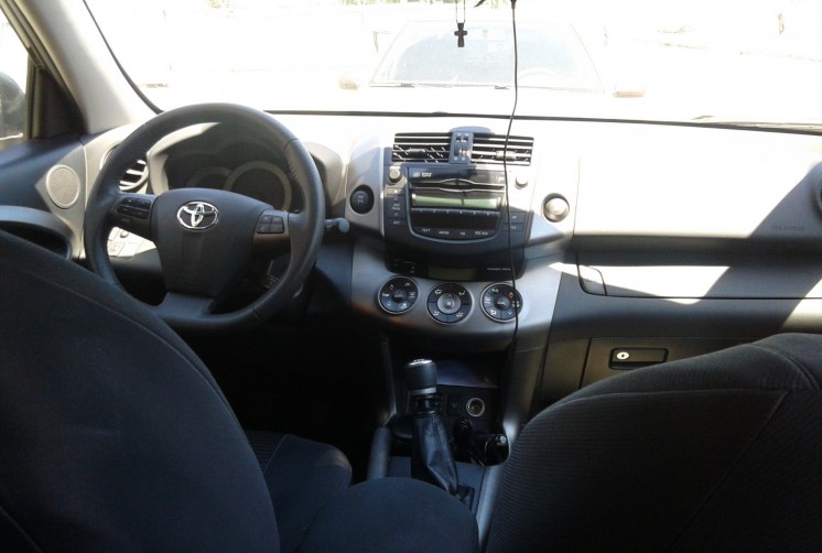 Фото отзыв о Toyota RAV4 2л 6-ст. механика (2011 г.в., 30500 км)