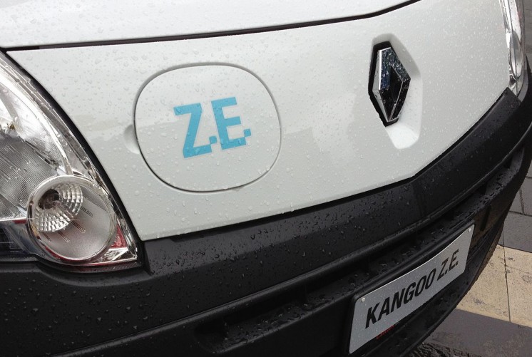 Заправочный лючок Renault Kangoo Z.E. 2013