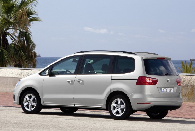 Seat Alhambra 2013 - вид сзади