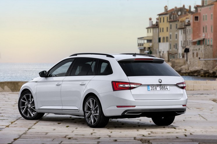 Skoda Superb Combi Universal Pokolenie 2017 Photo 3