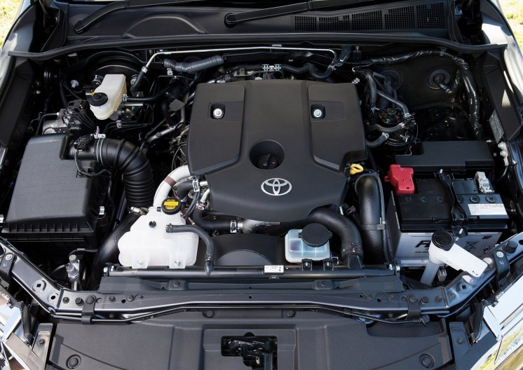 Obzor Toyota Fortuner pokolenie 2017 goda. Photo № 12