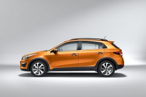 Kia Rio-X-Line Photo  2