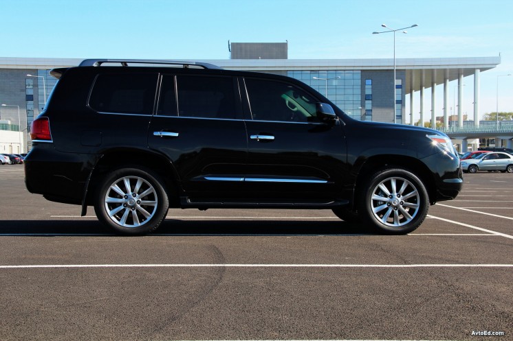 Фото Lexus LX 570 2010-го года 