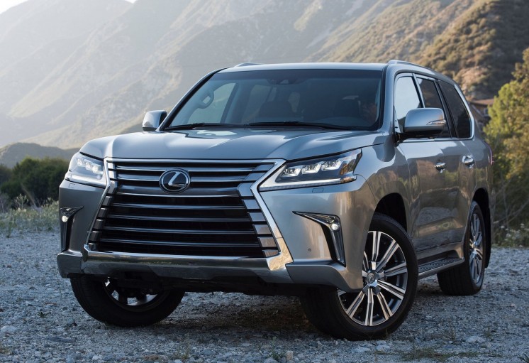 Lexus LX 2016 - вид спереди - фото 1 из 26