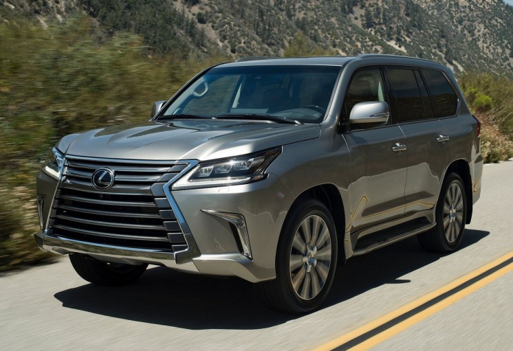 Lexus LX 2016 - вид спереди, под углом - фото 13 из 26