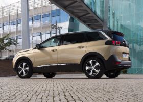 Peugeot 5008 2018 08