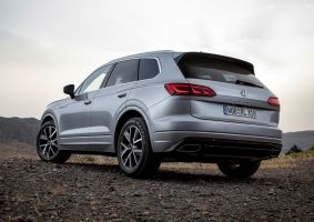 Volkswagen-Touareg-2019-08