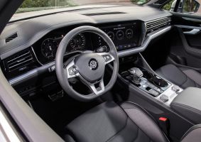 Volkswagen-Touareg-2019-14